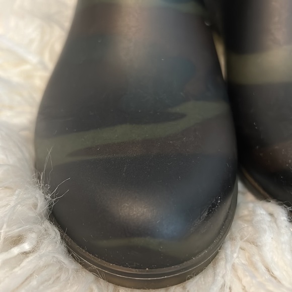 J Crew Camo rubber boot ❤️ - Picture 4 of 9